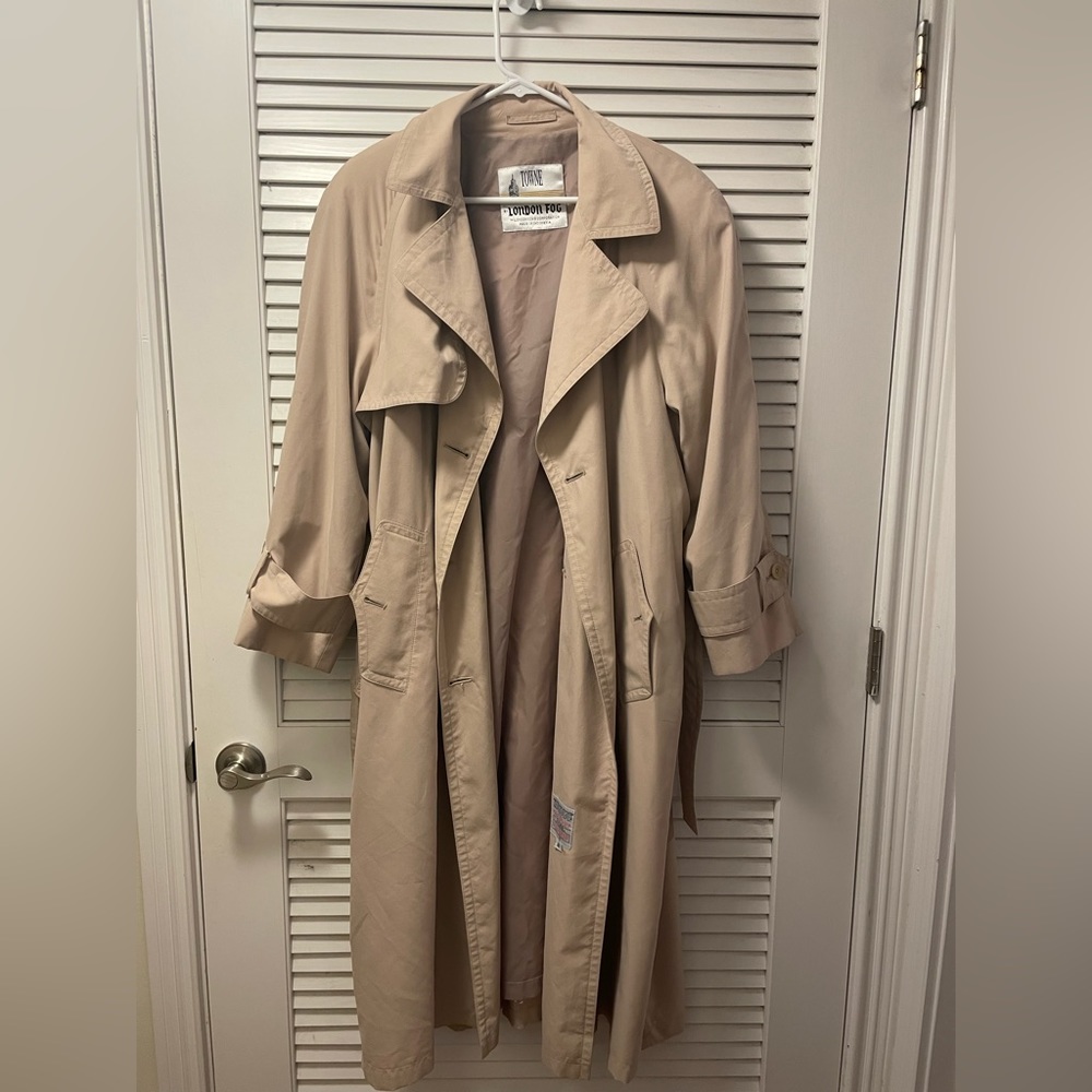 Vintage London Fog trench coat. Size 12 petite